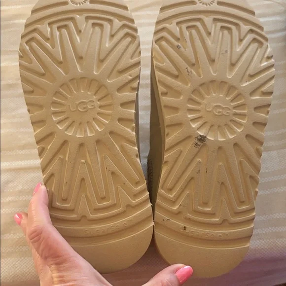 Ugg Tasman Size 9 pls read description - Picture 6 of 6